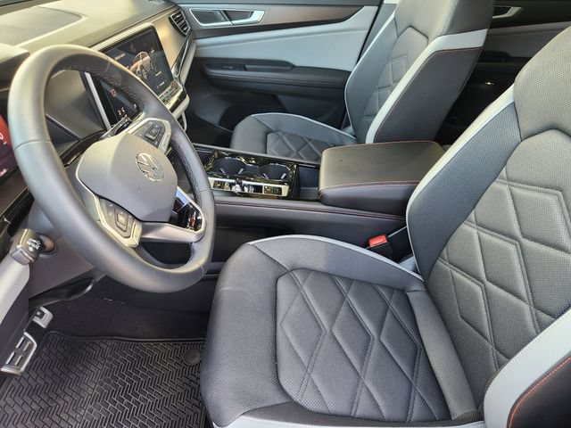 Used 2025 Volkswagen Atlas Peak Edition SE AWD/4WD image 13