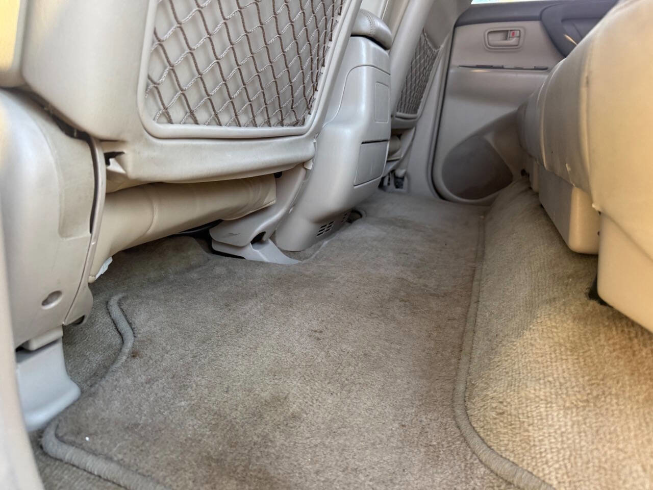 Used 2000 Toyota Land Cruiser Base AWD 4dr SUV image 68