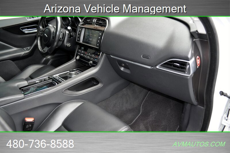 Used 2018 Jaguar F-PACE Premium AWD/4WD image 16