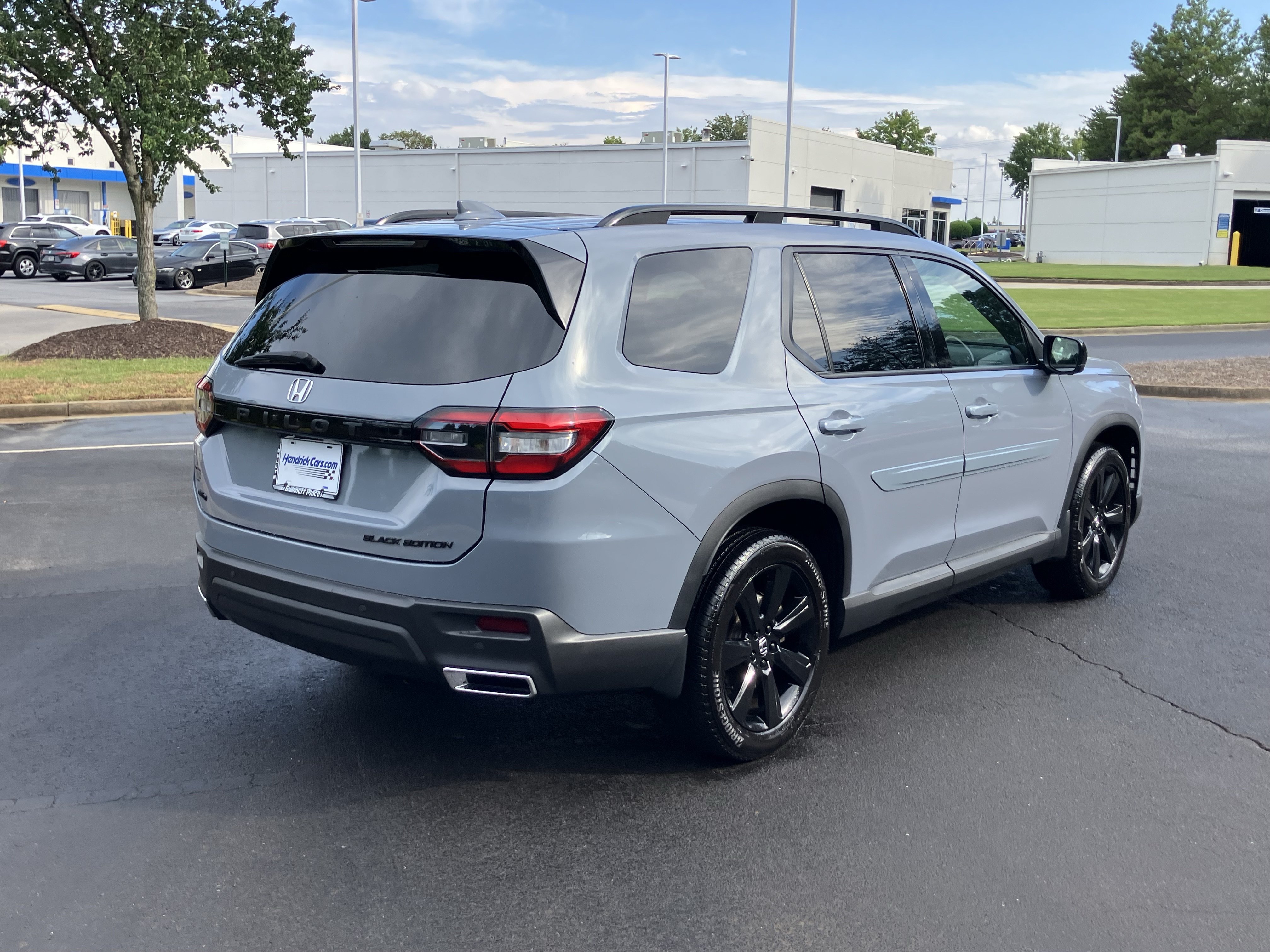 Certified 2025 Honda Pilot Black Edition image 10