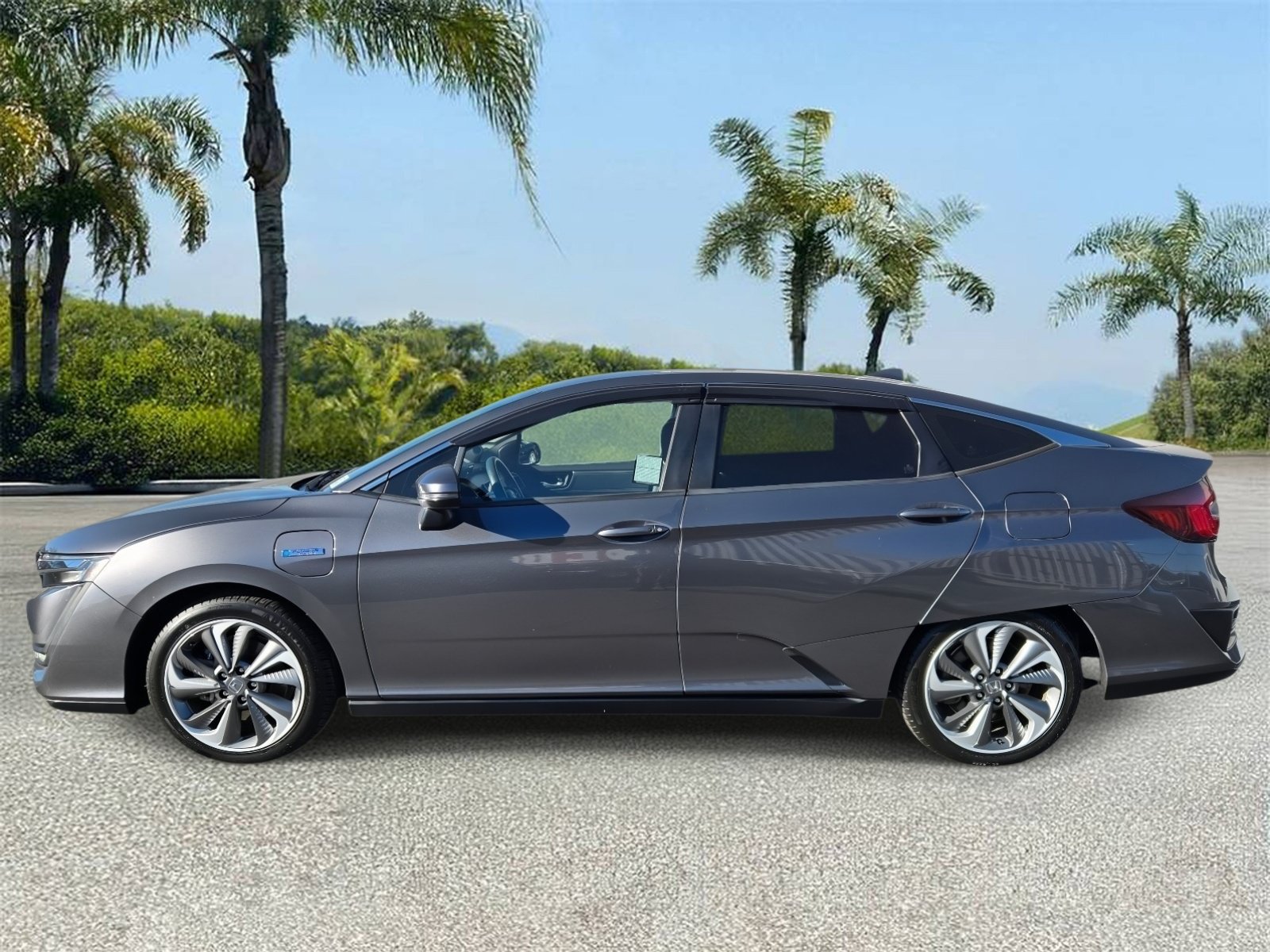 Used 2020 Honda Clarity Plug-In Hybrid image 2