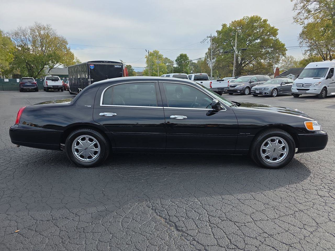 Used 1999 Lincoln Town Car Signature RWD image 21