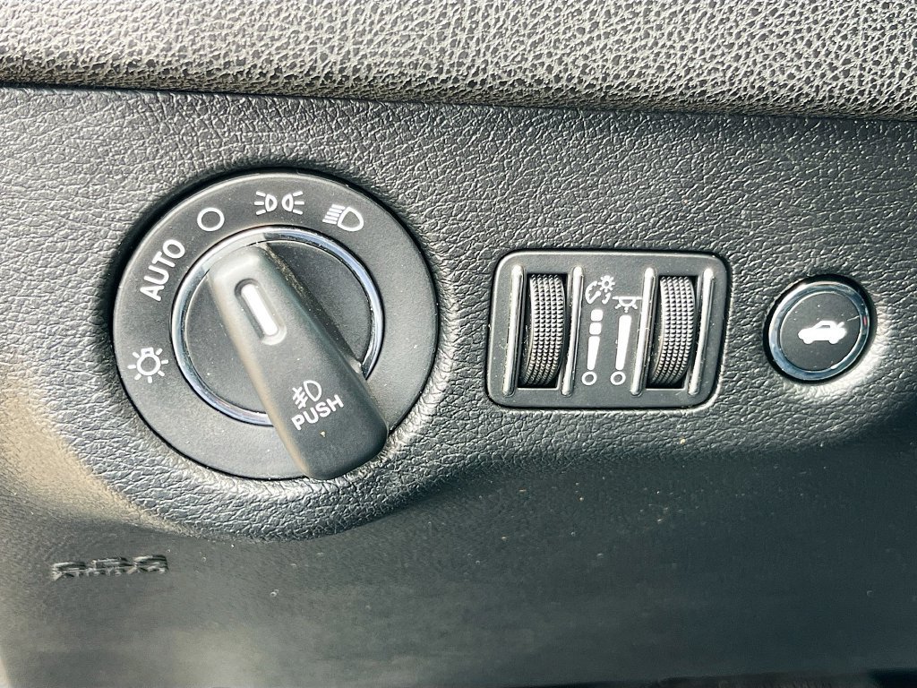 Used 2021 Chrysler 300 Touring L RWD image 10