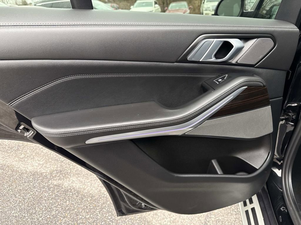 Used 2025 BMW X5 xDrive50e image 29