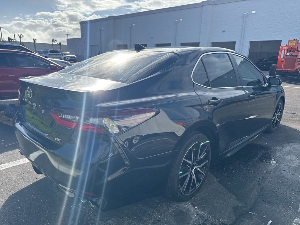 Used 2024 Toyota Camry SE FWD image 4