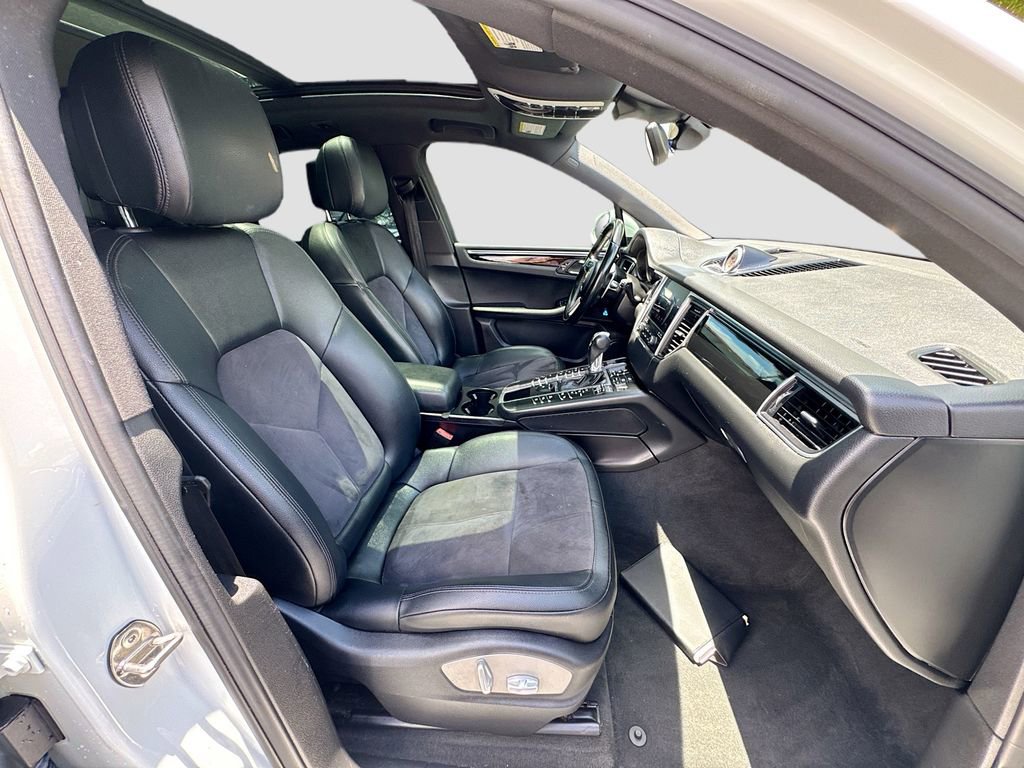 Used 2018 Porsche Macan AWD/4WD image 29