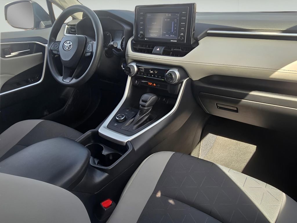 Used 2021 Toyota RAV4 XLE w/ Convenience Package image 27