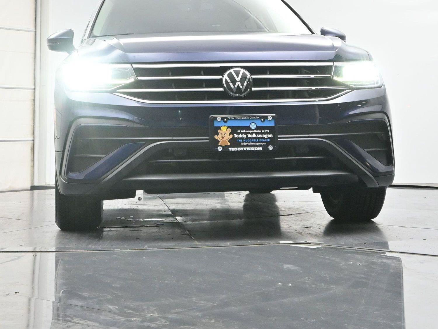 Used 2022 Volkswagen Tiguan SE AWD/4WD image 25