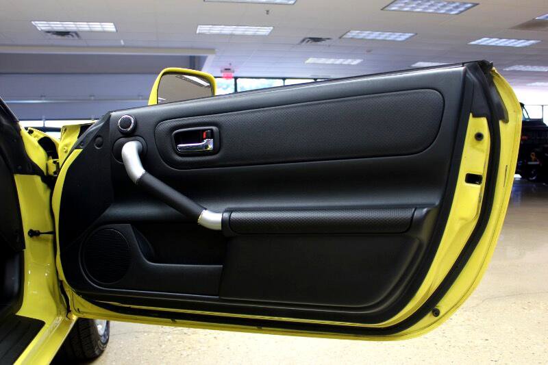 Used 2004 Toyota MR2 image 35