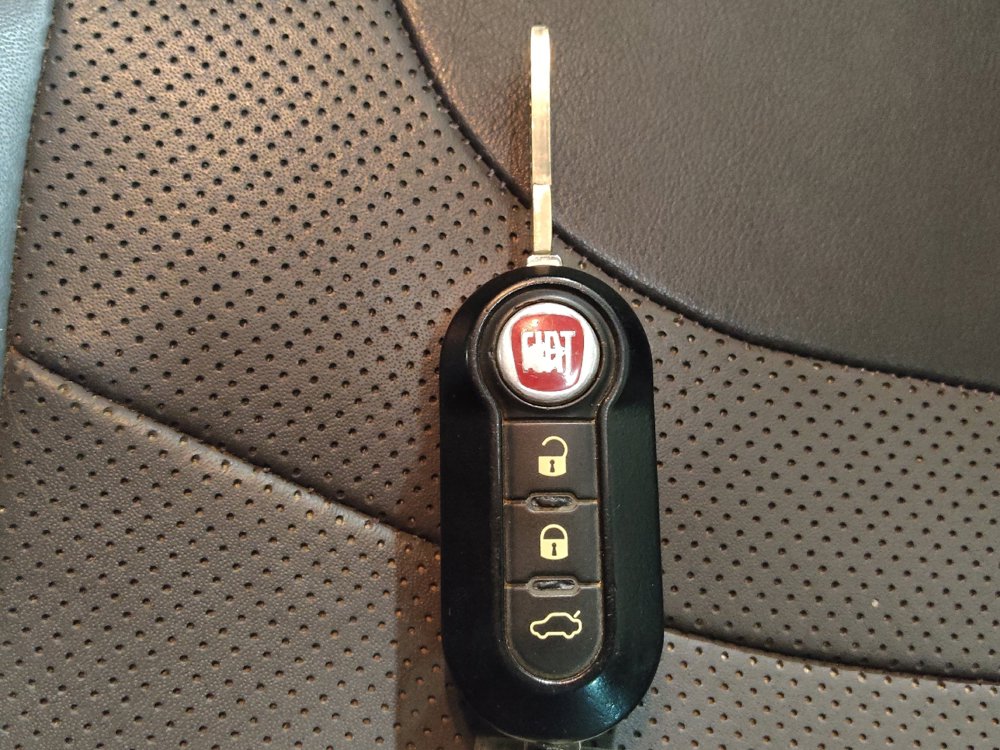 Used 2017 FIAT 500L Lounge w/ Dual-Pane Sunroof Package image 32