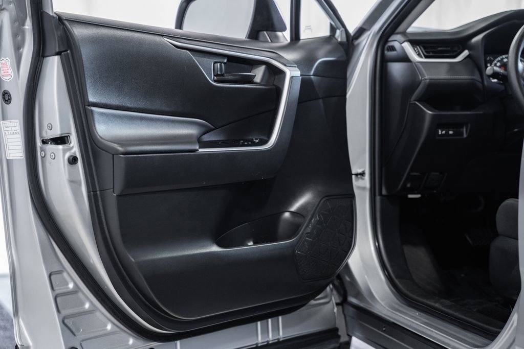 Used 2025 Toyota RAV4 LE image 29