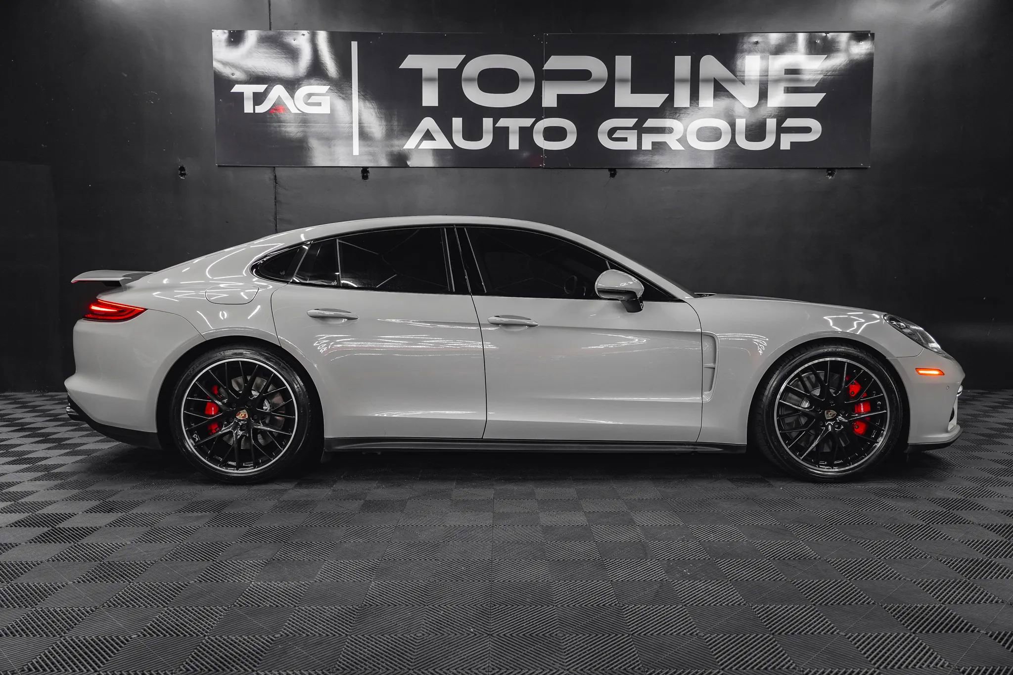 Used 2017 Porsche Panamera Turbo image 37