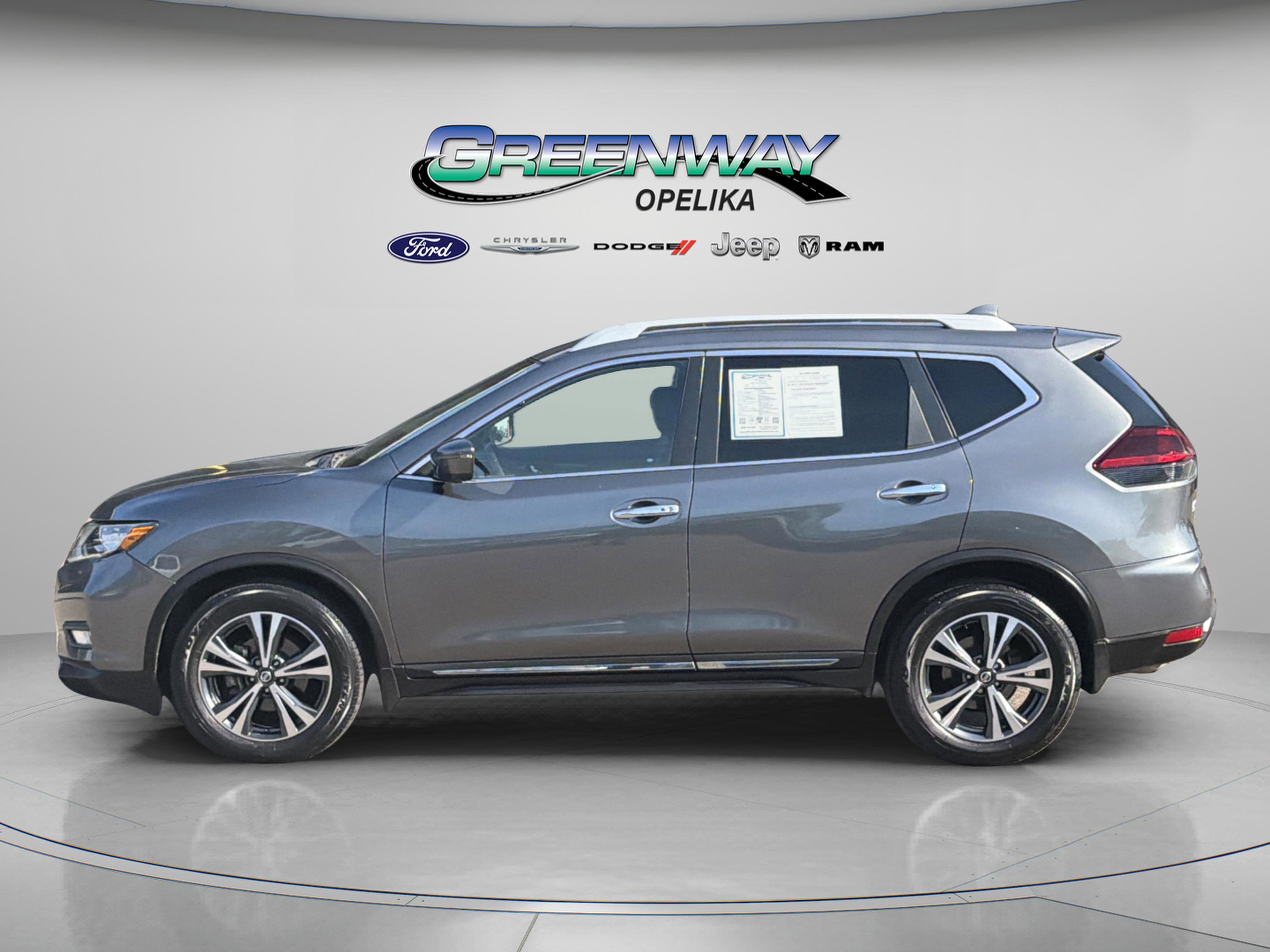 Used 2018 Nissan Rogue SL w/ Premium Package image 4