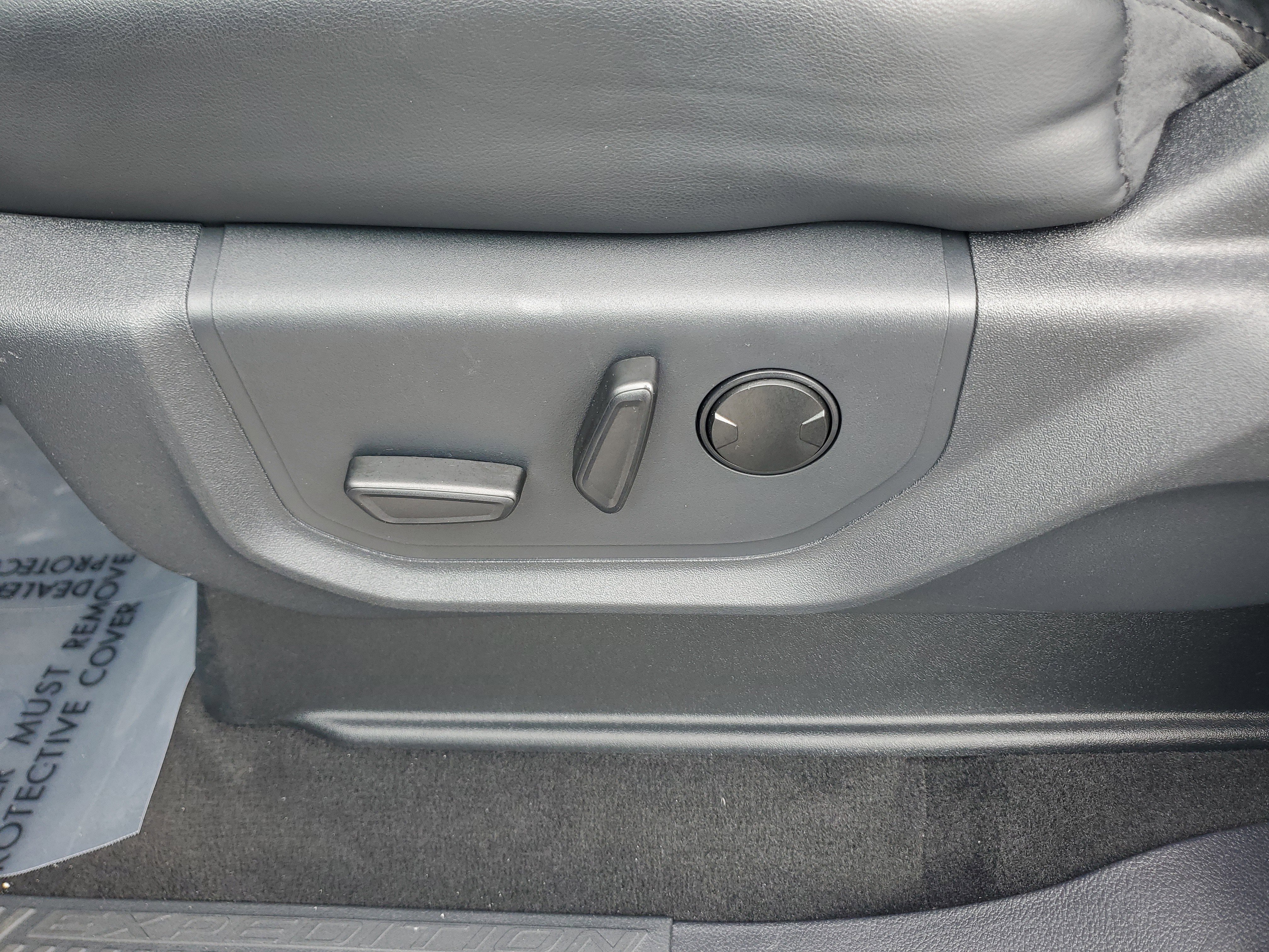 Used 2024 Ford Expedition Max XLT image 13