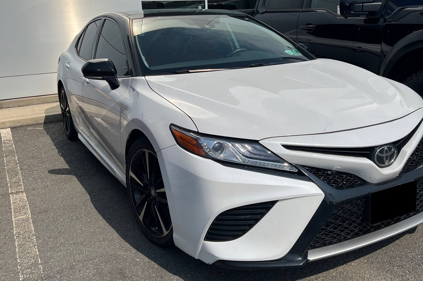 Used 2019 Toyota Camry XSE w/ Navigation Package FWD image 1