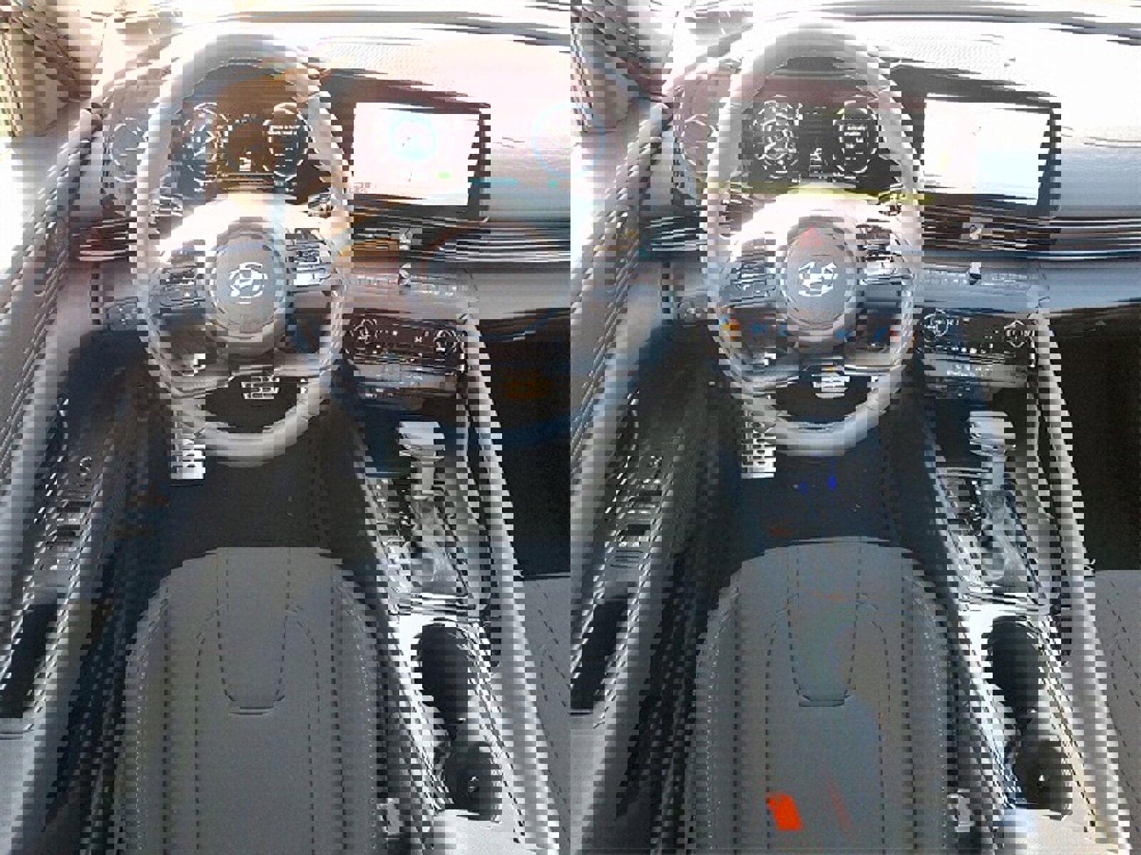 Used 2025 Hyundai Elantra SEL w/ Cargo Package image 9