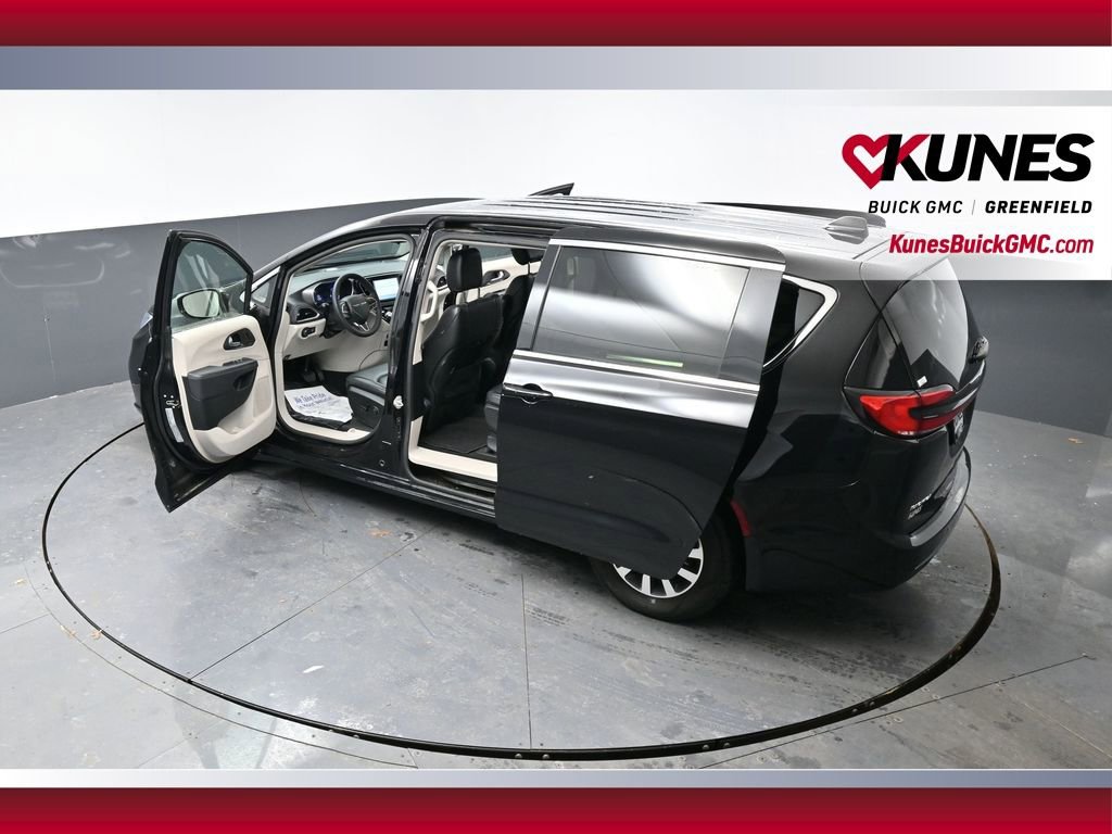 Used 2024 Chrysler Pacifica Select FWD image 57