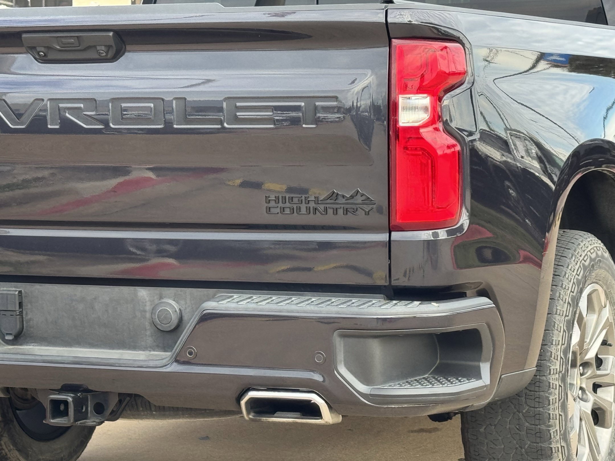 Used 2024 Chevrolet Silverado 1500 High Country w/ LPO, Dark Essentials Package AWD/4WD image 7
