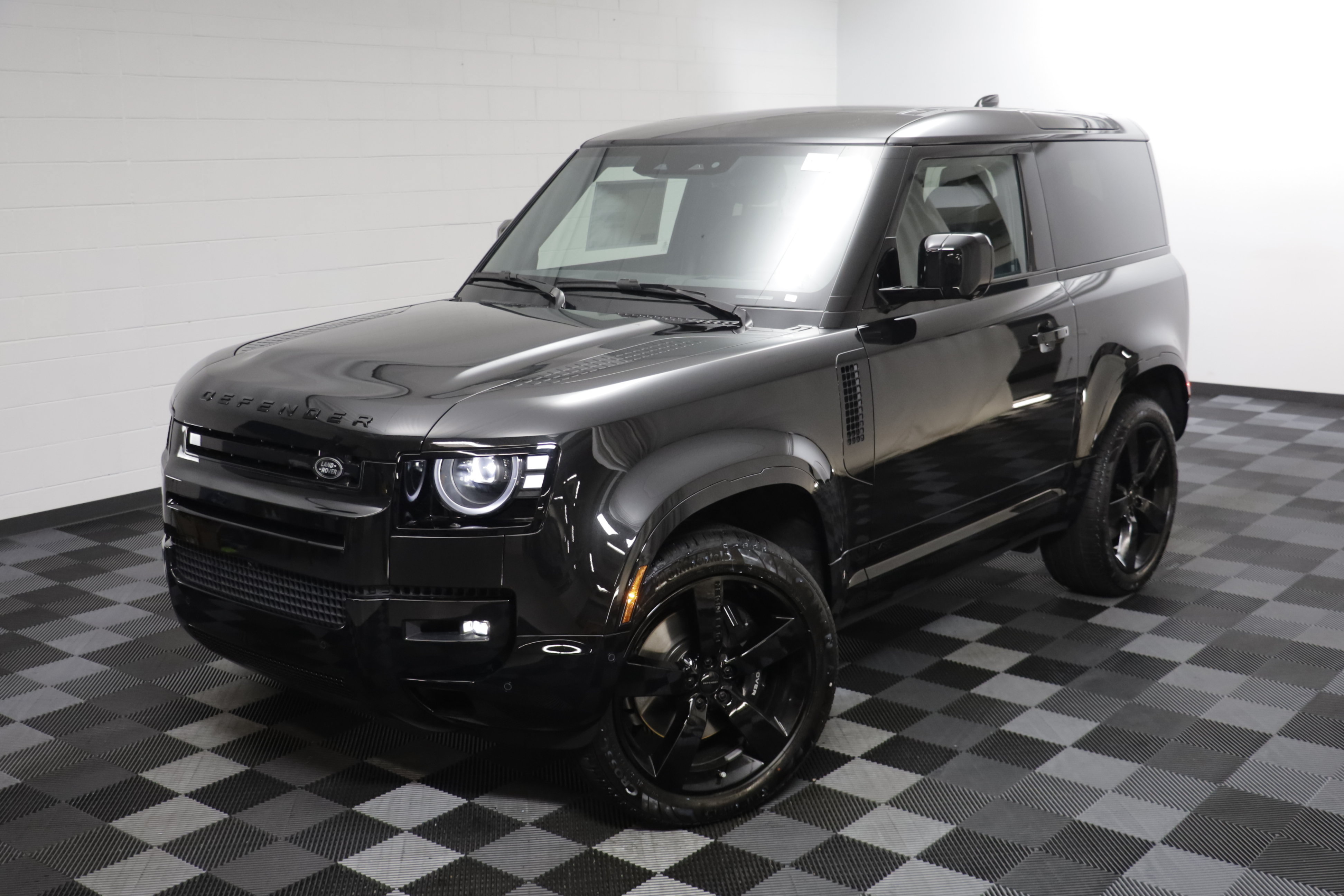 New 2026 Land Rover Defender 90 V8 AWD/4WD image 2
