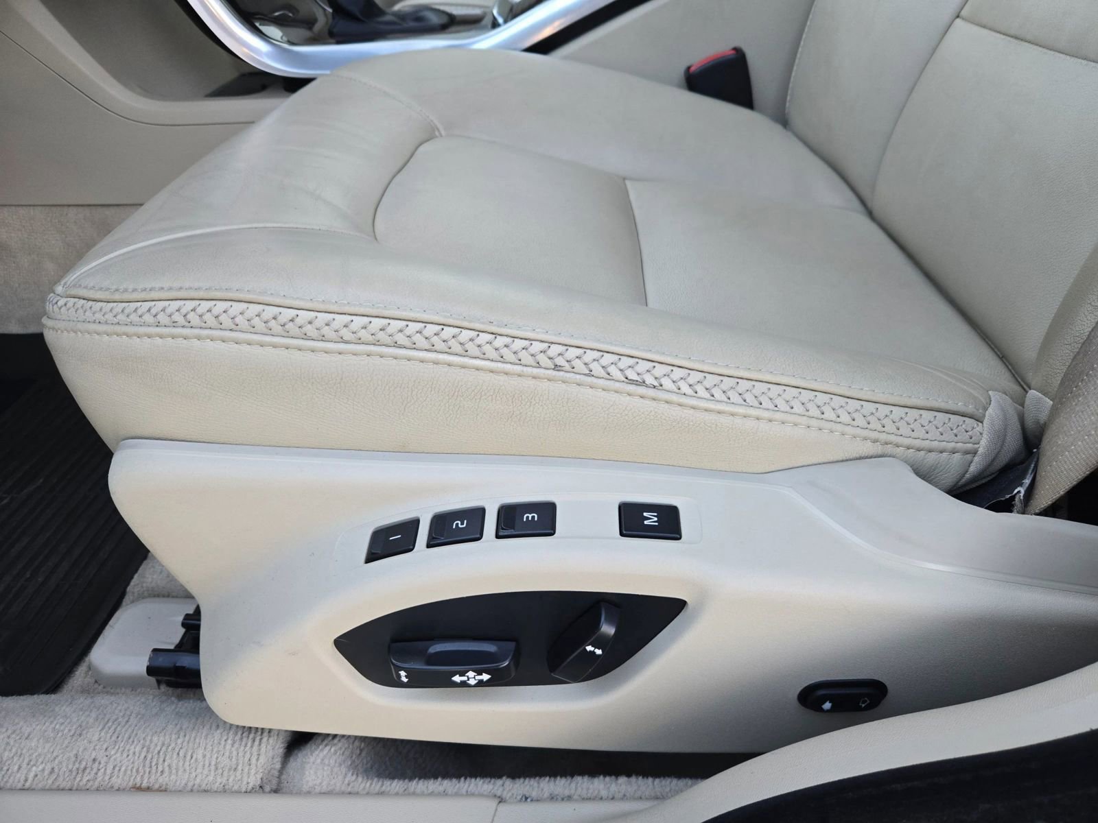 Used 2016 Volvo XC70 T5 Premier image 14