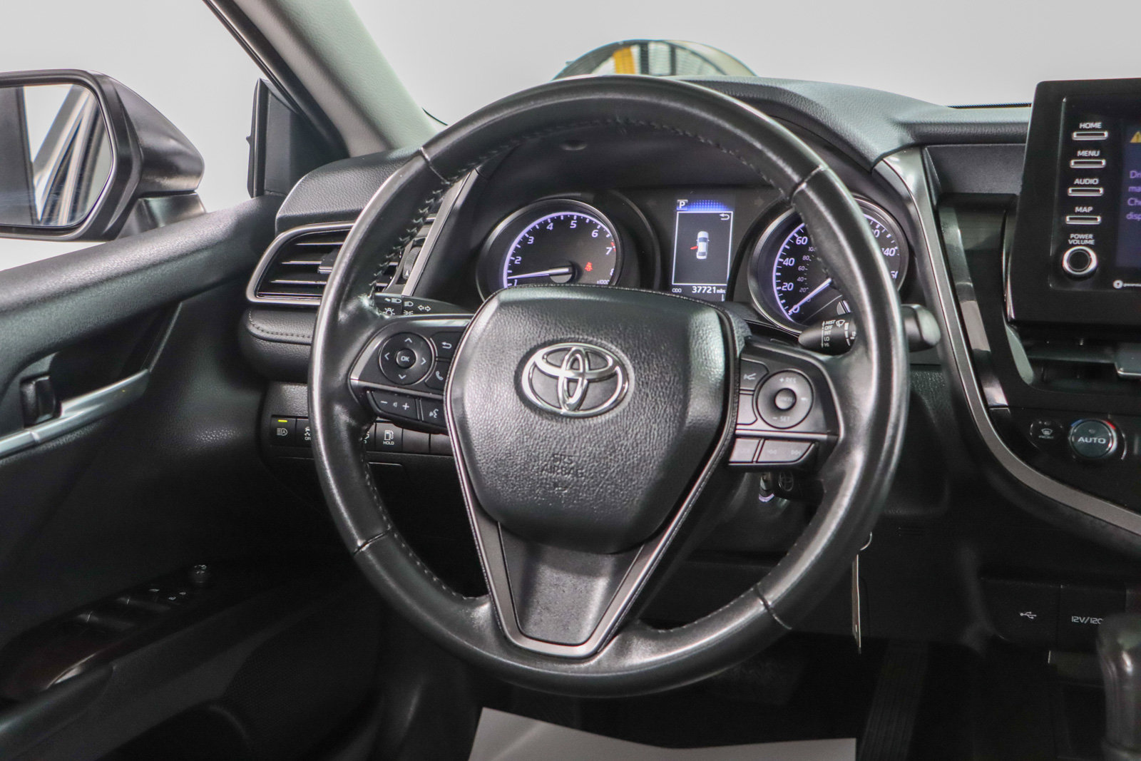 Used 2024 Toyota Camry SE image 12