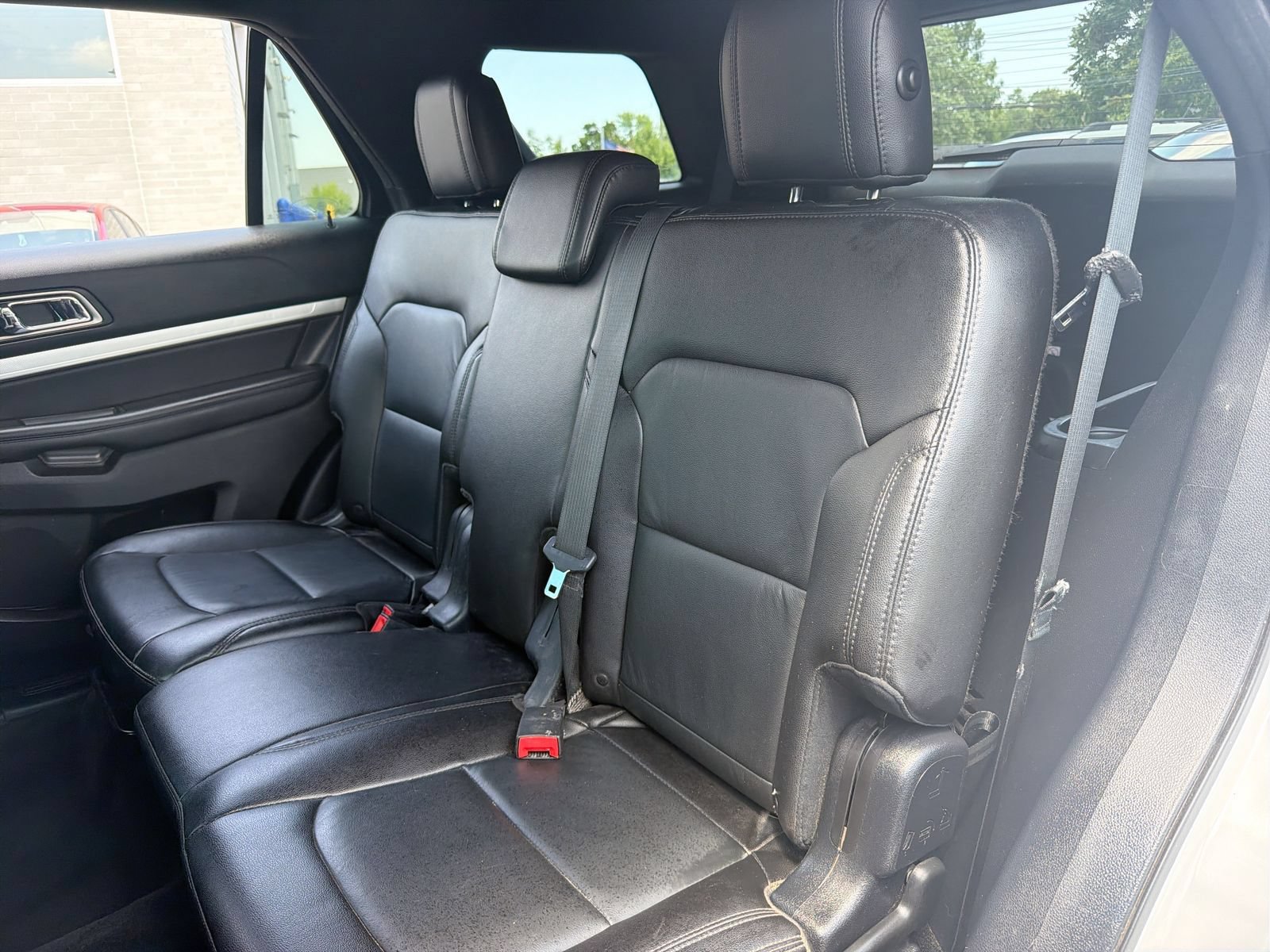 Used 2017 Ford Explorer XLT w/ Equipment Group 202A AWD/4WD image 20