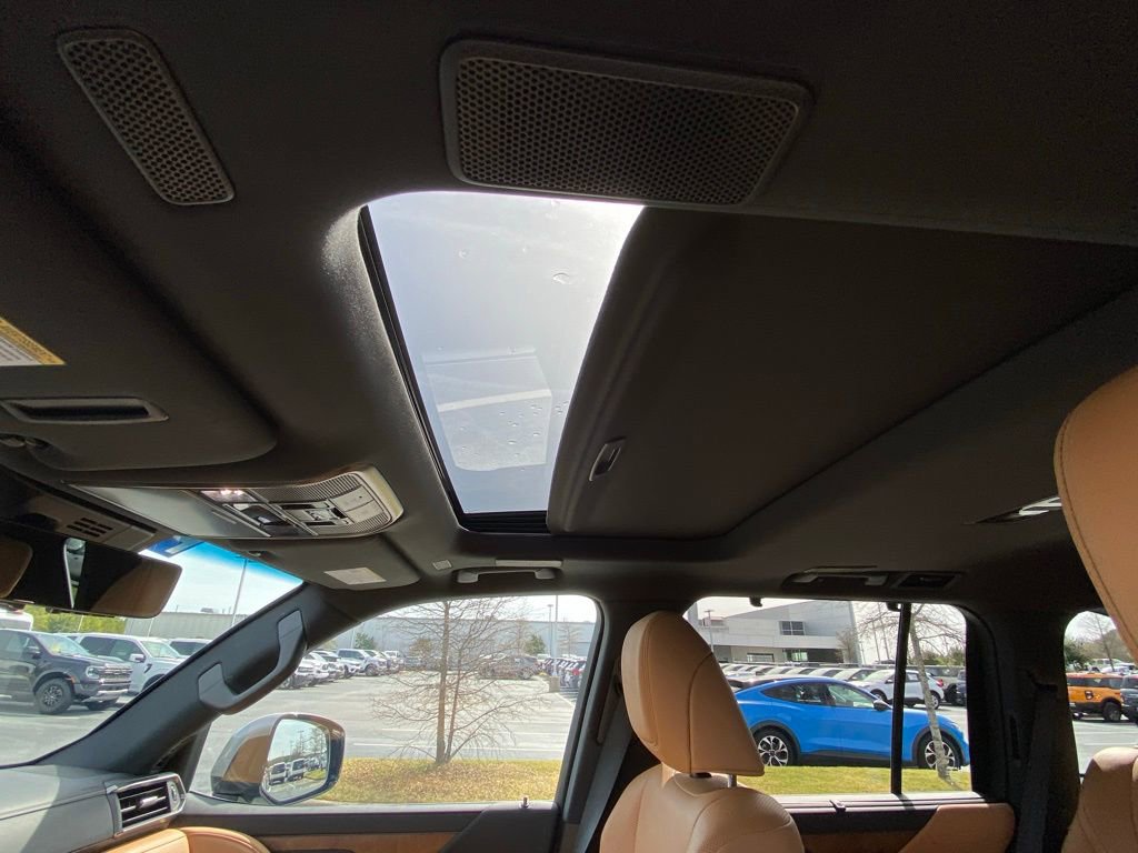 Used 2025 Lexus LX 600 4WD w/ Accessory Package (2T) image 20