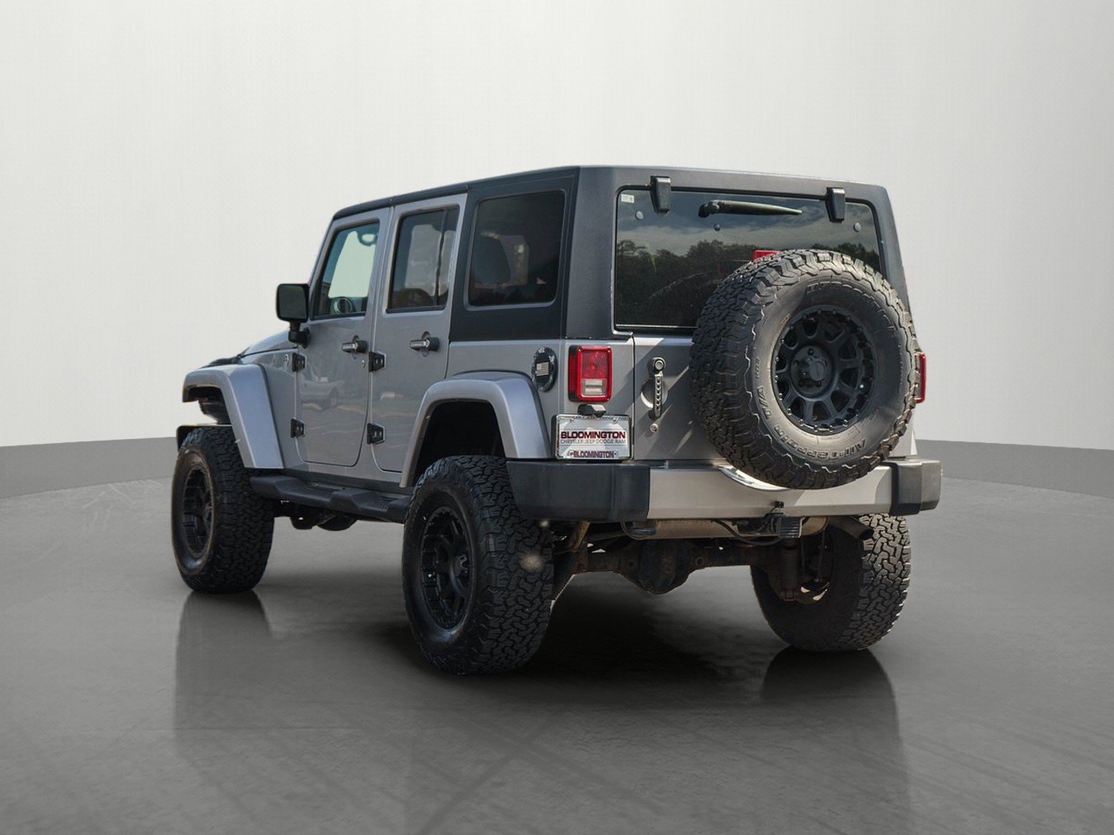 Used 2015 Jeep Wrangler Unlimited Sahara w/ Connectivity Group AWD/4WD image 5