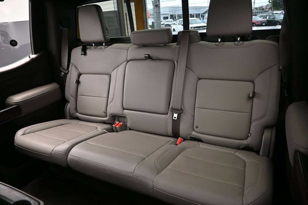 Used 2021 GMC Sierra 1500 SLT w/ SLT Premium Package AWD/4WD image 17