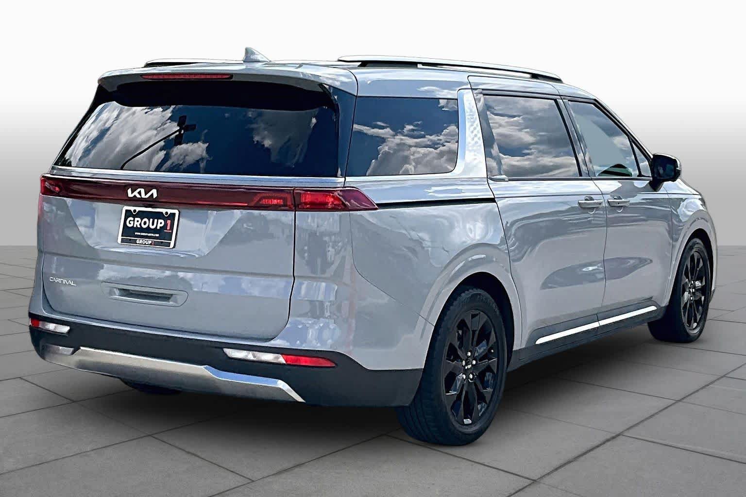 Certified 2024 Kia Carnival SX FWD image 12