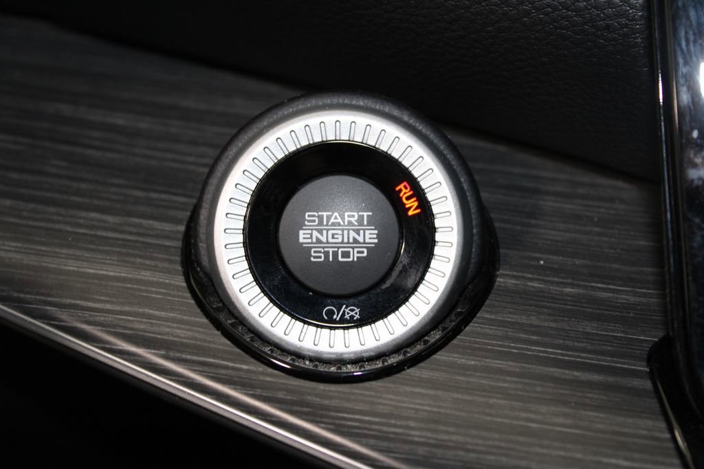 Used 2023 Jeep Wagoneer L Series II image 43