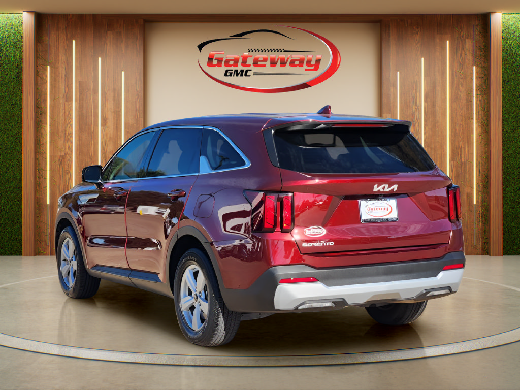 Used 2024 Kia Sorento LX FWD image 7