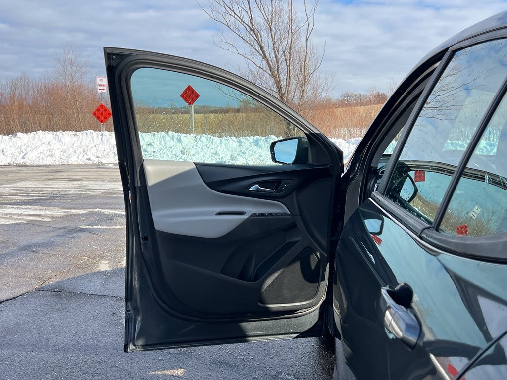 Used 2020 Chevrolet Equinox LS image 11