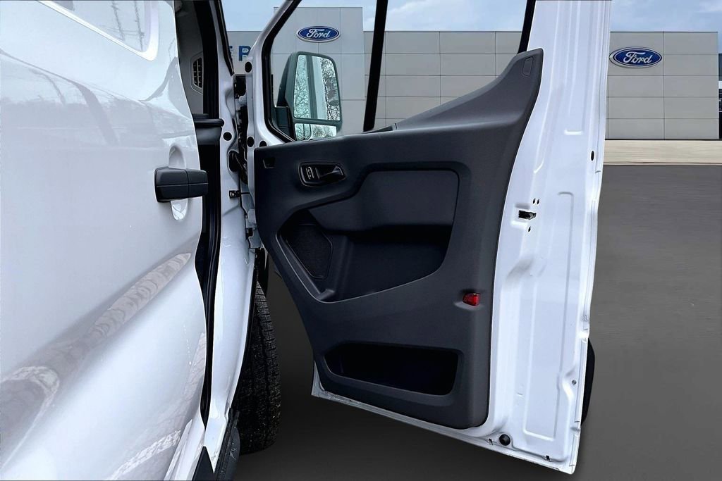 New 2026 Ford Transit 250 148 Medium Roof Extended AWD image 30