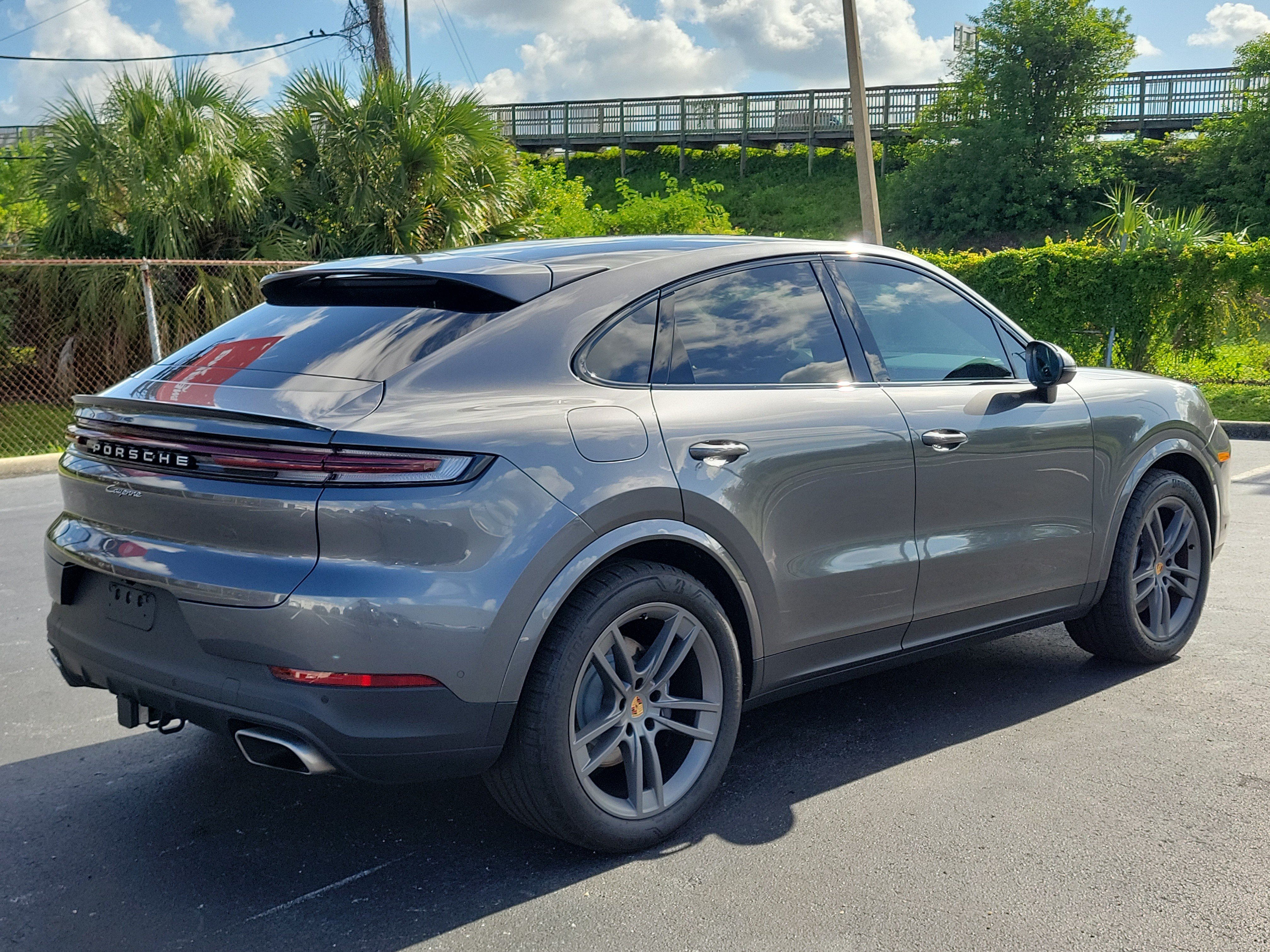 Used 2025 Porsche Cayenne Coupe AWD/4WD image 3