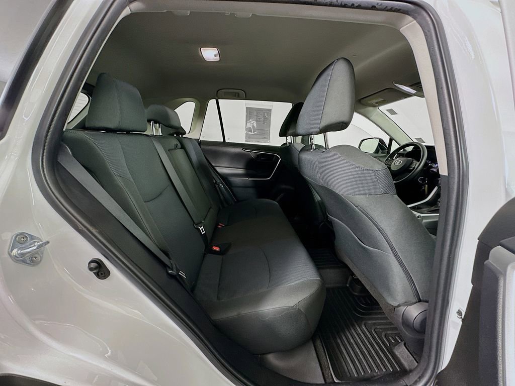 Used 2022 Toyota RAV4 LE AWD/4WD image 27