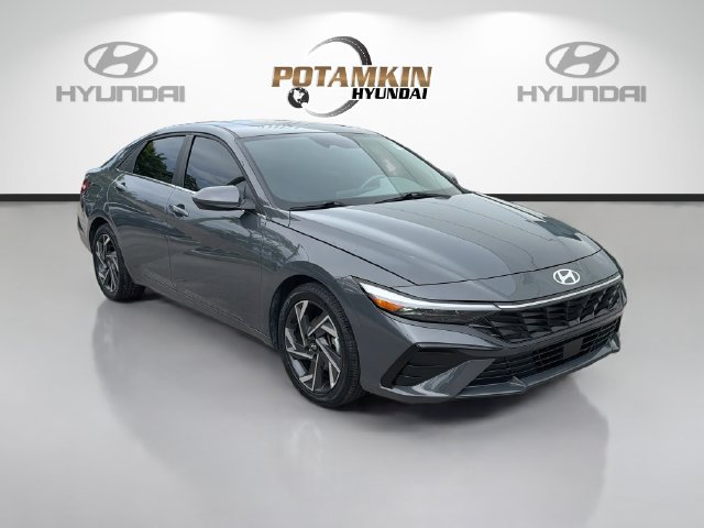 Used 2025 Hyundai Elantra SEL FWD image 3