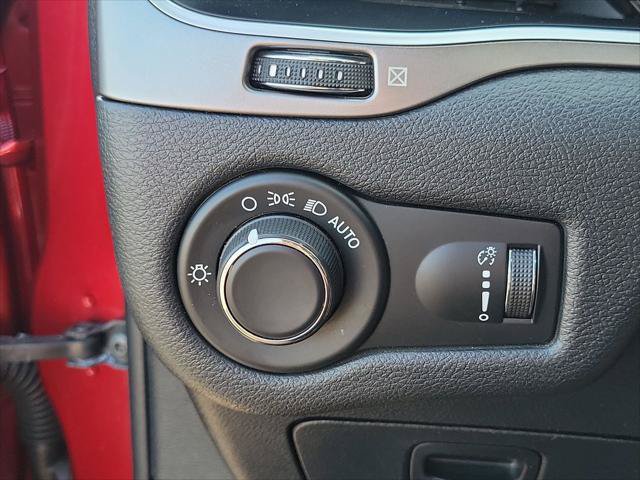 Certified 2020 Jeep Cherokee Latitude w/ Cold Weather Group FWD image 10