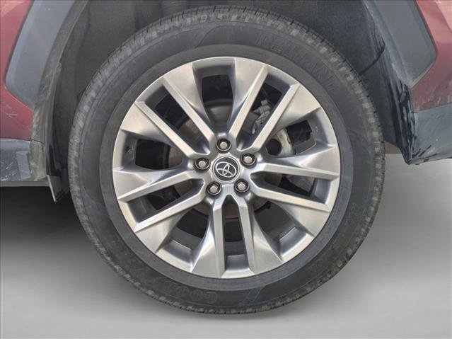 Used 2020 Toyota RAV4 XLE Premium FWD image 7