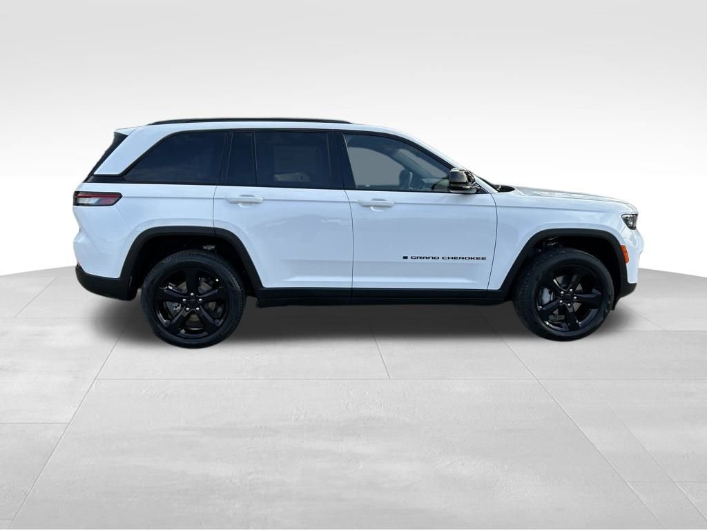 New 2025 Jeep Grand Cherokee Limited w/ Black Appearance Package image 8
