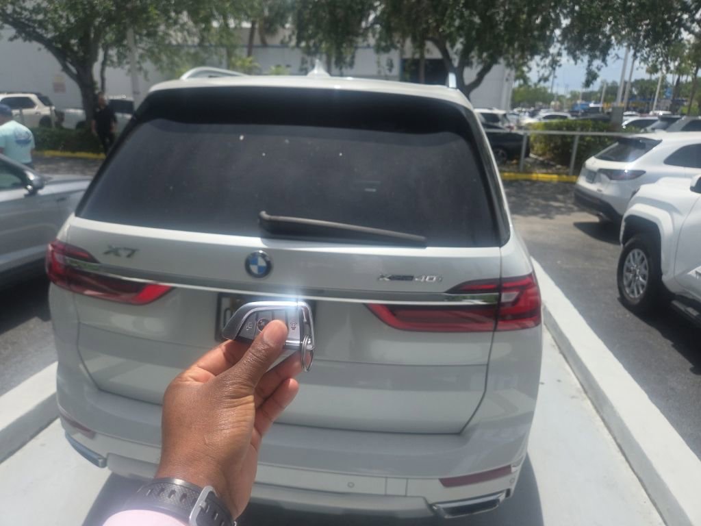 Used 2020 BMW X7 xDrive40i w/ Premium Package AWD/4WD image 5
