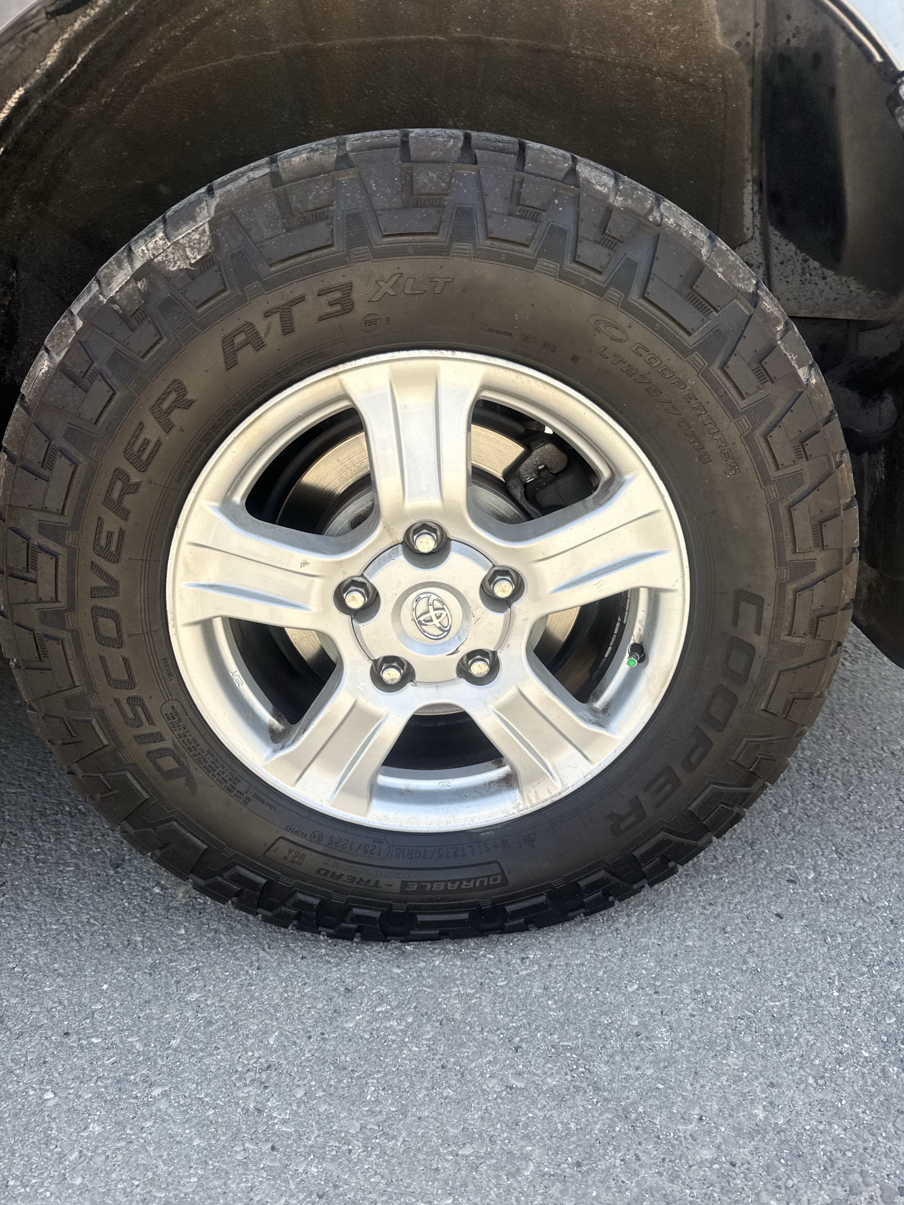 Used 2017 Toyota Sequoia SR5 AWD/4WD image 25