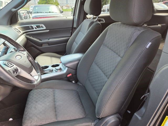Used 2014 Ford Explorer XLT image 2