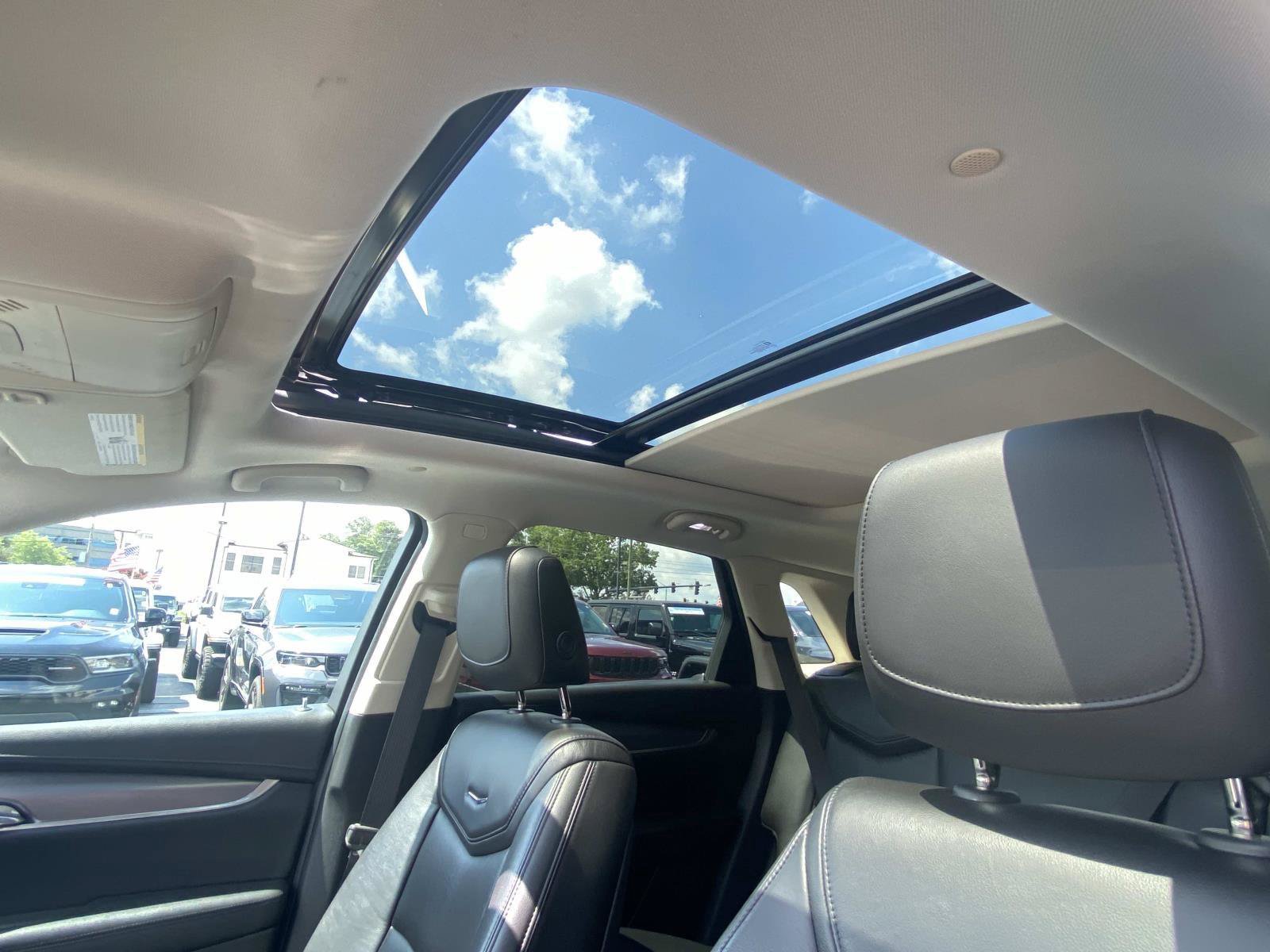Used 2017 Cadillac XT5 Luxury w/ Driver Awareness Package FWD image 29