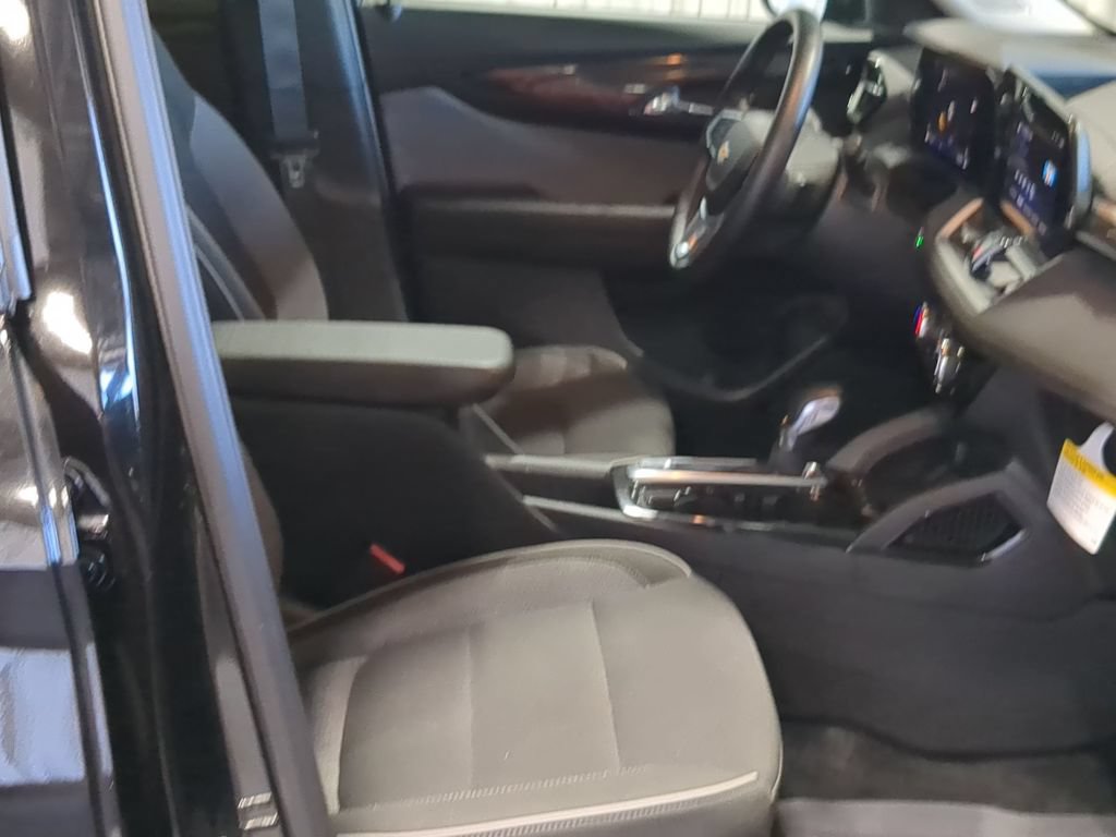 Used 2025 Chevrolet TrailBlazer LT FWD image 27