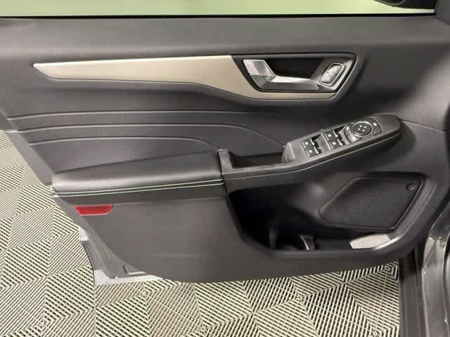 Used 2021 Ford Escape SE w/ SE Sport Appearance Package FWD image 15
