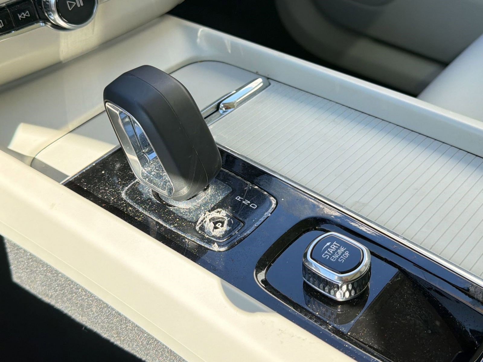 Used 2024 Volvo XC60 T8 Core w/ Protection Package Premier image 17