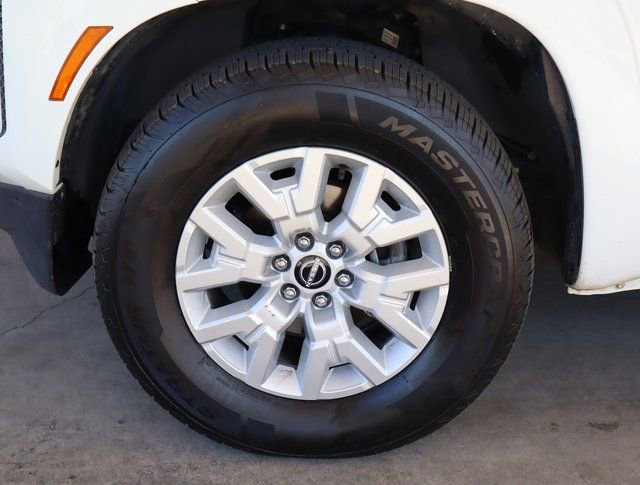 Used 2022 Nissan Frontier SV image 11