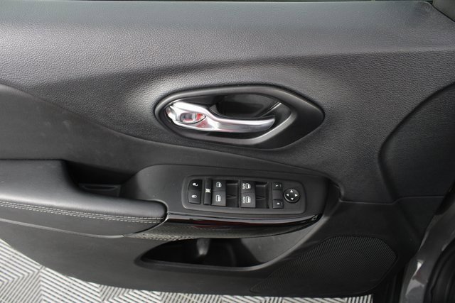 Used 2023 Jeep Cherokee Altitude Lux image 13