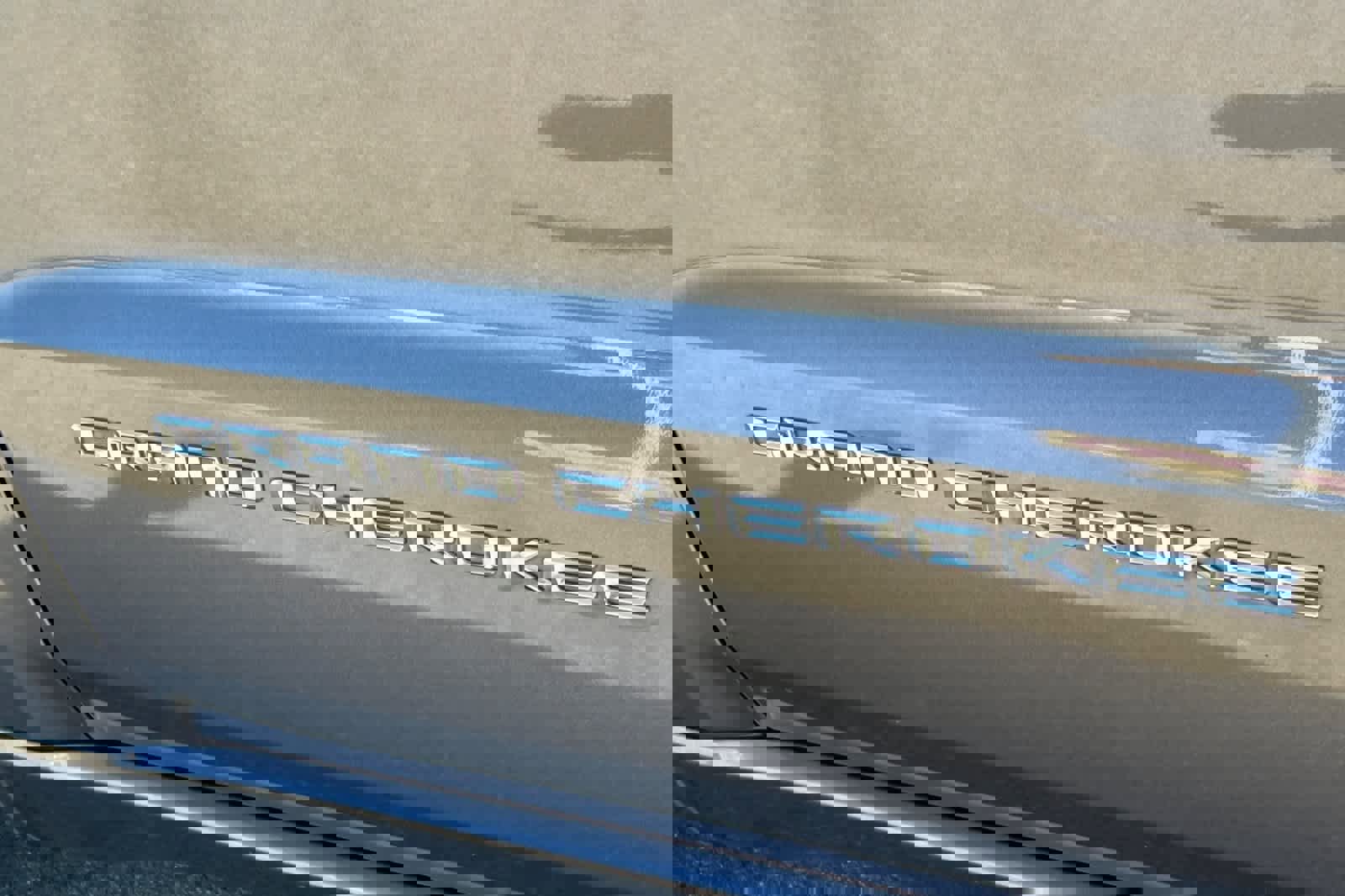 Used 2014 Jeep Grand Cherokee Overland w/ Advanced Technology Group image 21